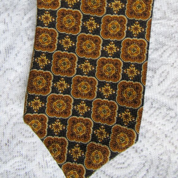 Christian Dior Monsieur  Silk Tie . - Picture 2 of 7